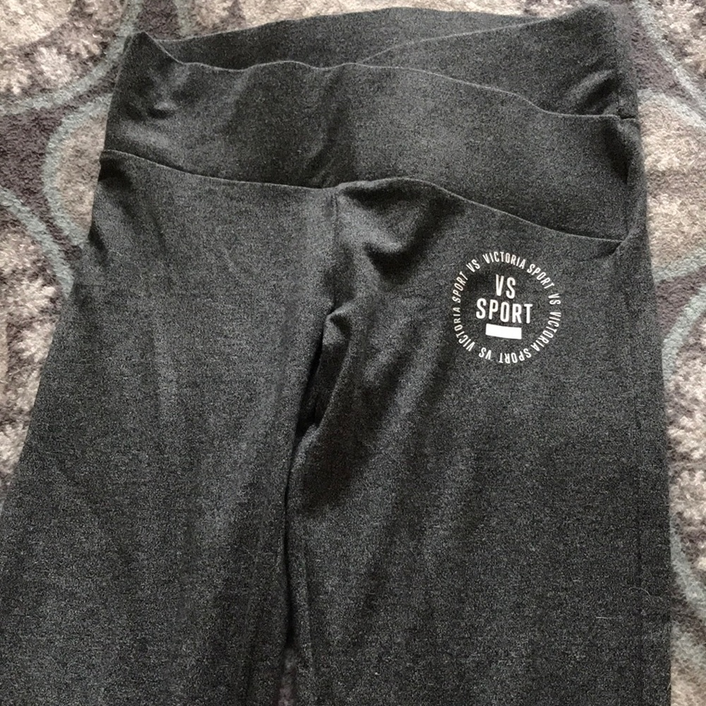 New Victoria sport yoga pants